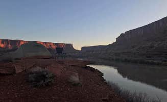 Kuo G.'s photo of tent camping at Labyrinth Backcountry Campsites — Canyonlands National Park near Hanksville, UT