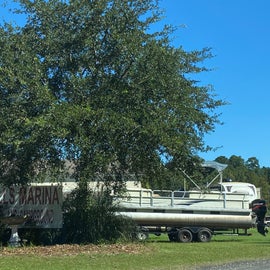 Most folks here were RV'ers with houseboats in tow