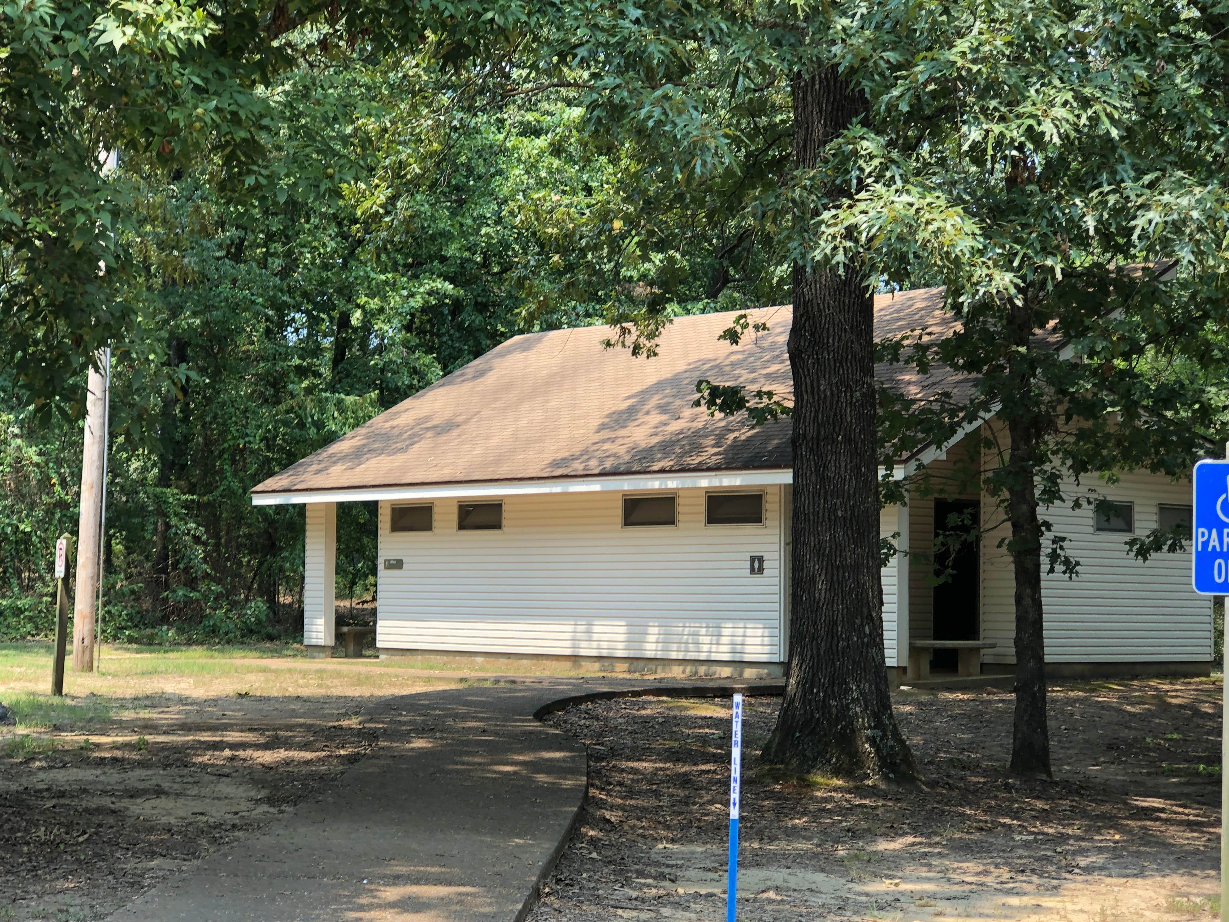 Camper submitted image from COE Greers Ferry Lake Narrows Campground - 2