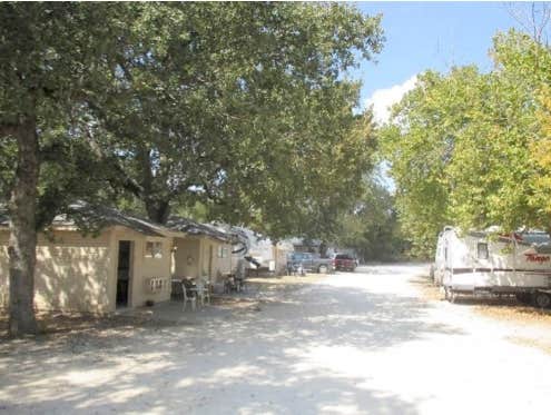 Camping near De Cordova Bend: Midway Pines RV Park, Glen Rose, Texas