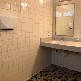 BIG PINE Women's Restroom/Shower