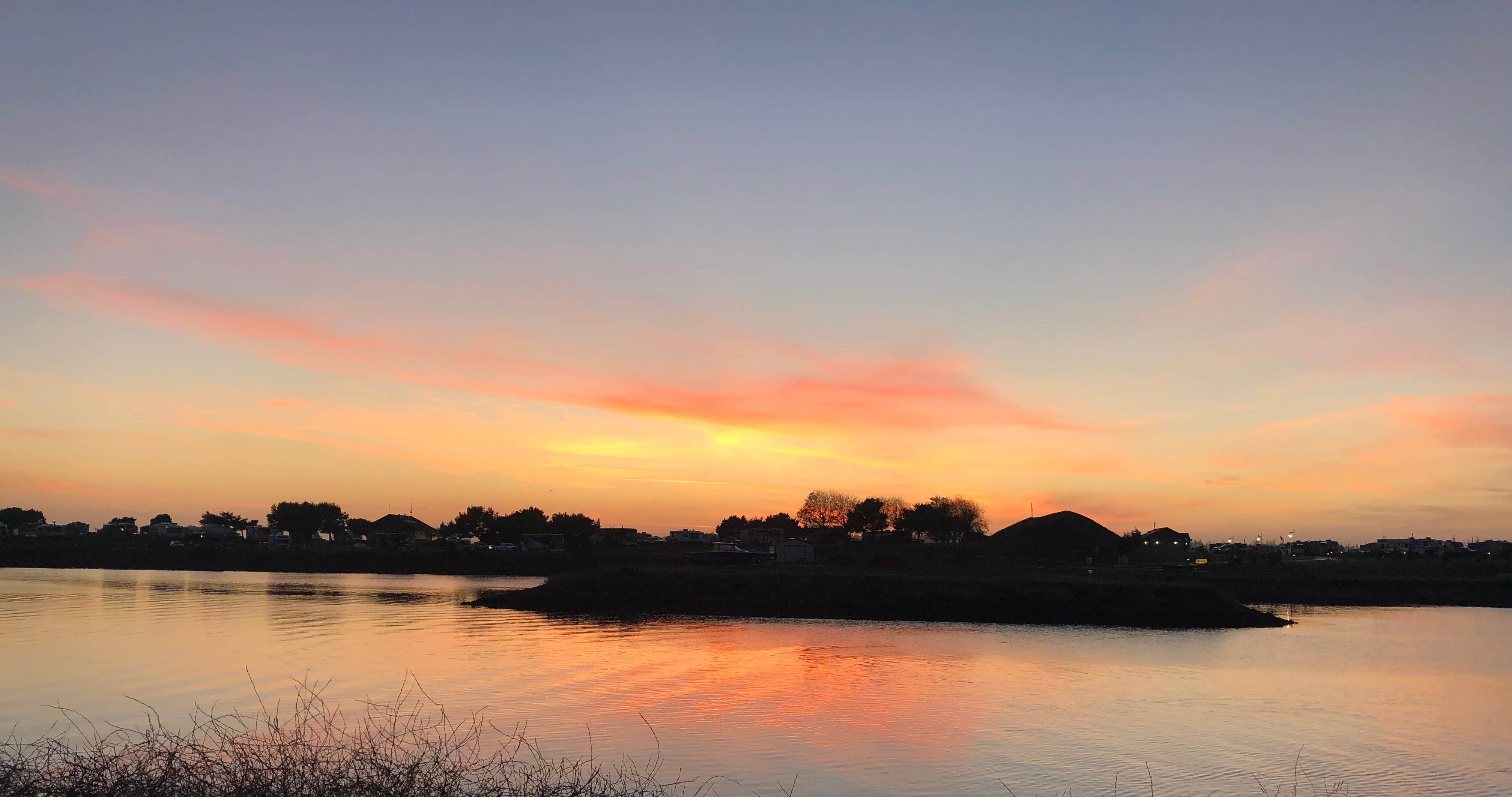 Camping near Half Moon Bay Campground: Salmon Harbor RV Park, Reedsport, Oregon