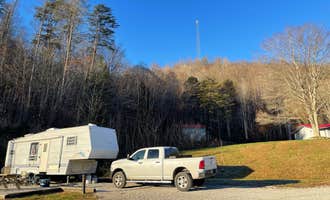 Camping near Blue Jay's Nest (Located in the Daniel Boone Campground): 4 Guys RV Park at Red River Gorge, Slade, Kentucky