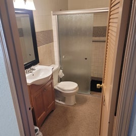 5 bathrooms all with showers.