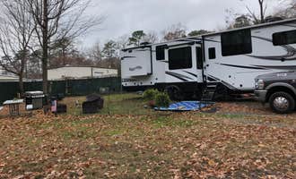 Camping near Gosnold's Hope Park: Fort Eustis Recreation Area, Lackey, Virginia