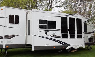 Camping near Twilight on the Erie RV Resort: Canandaigua-Rochester KOA, Farmington, New York
