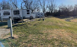 Camping near Thomas Hill Reservoir Conservation Area: Lodder Up & Camp , Miami, Missouri