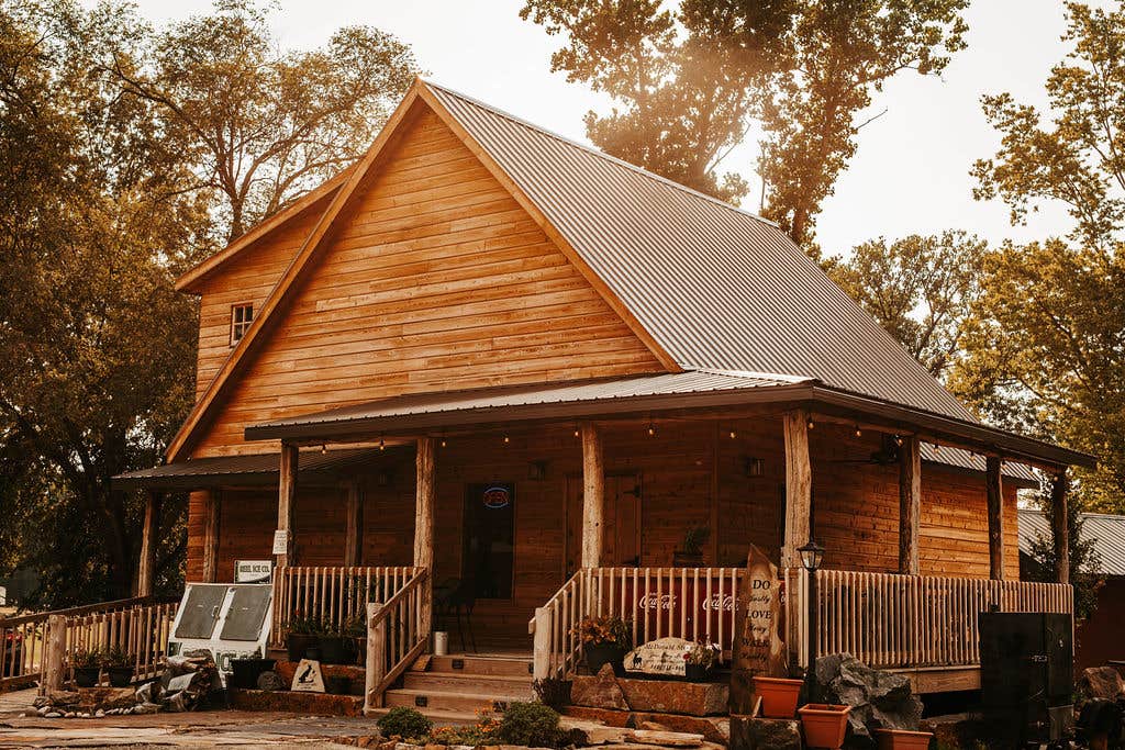 Camping near Cozy C RV Campground, LLC: The Meadow Campground & Coffee House, Hannibal, Missouri