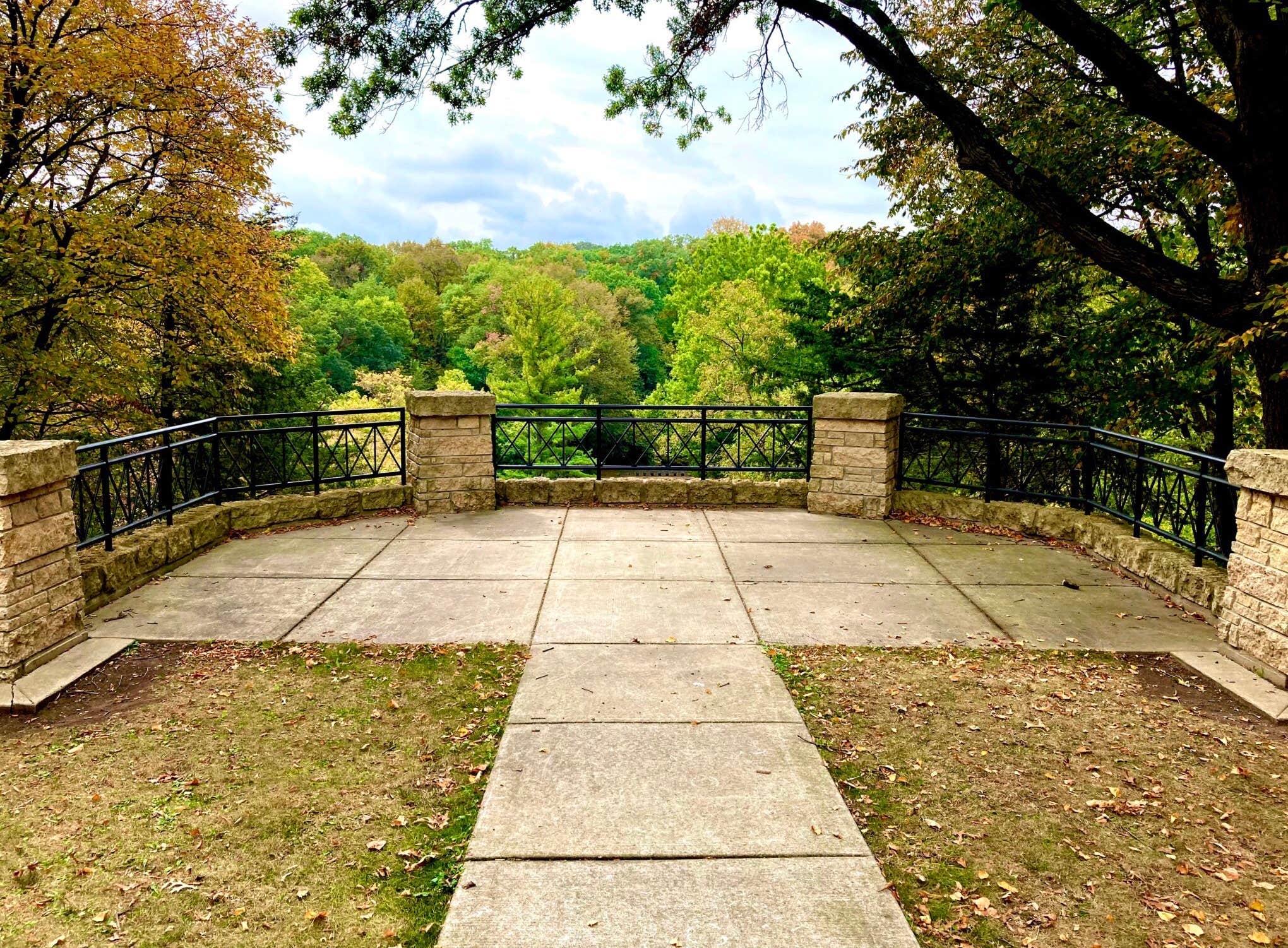 Escape to Serenity: Unwind at Illinois' Seward Bluffs Forest Preserve