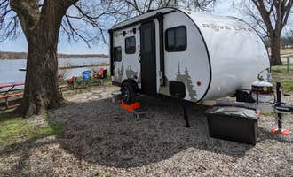 Camping near Stone Pillar Vineyard & Winery : Lake Miola City Park, Paola, Kansas