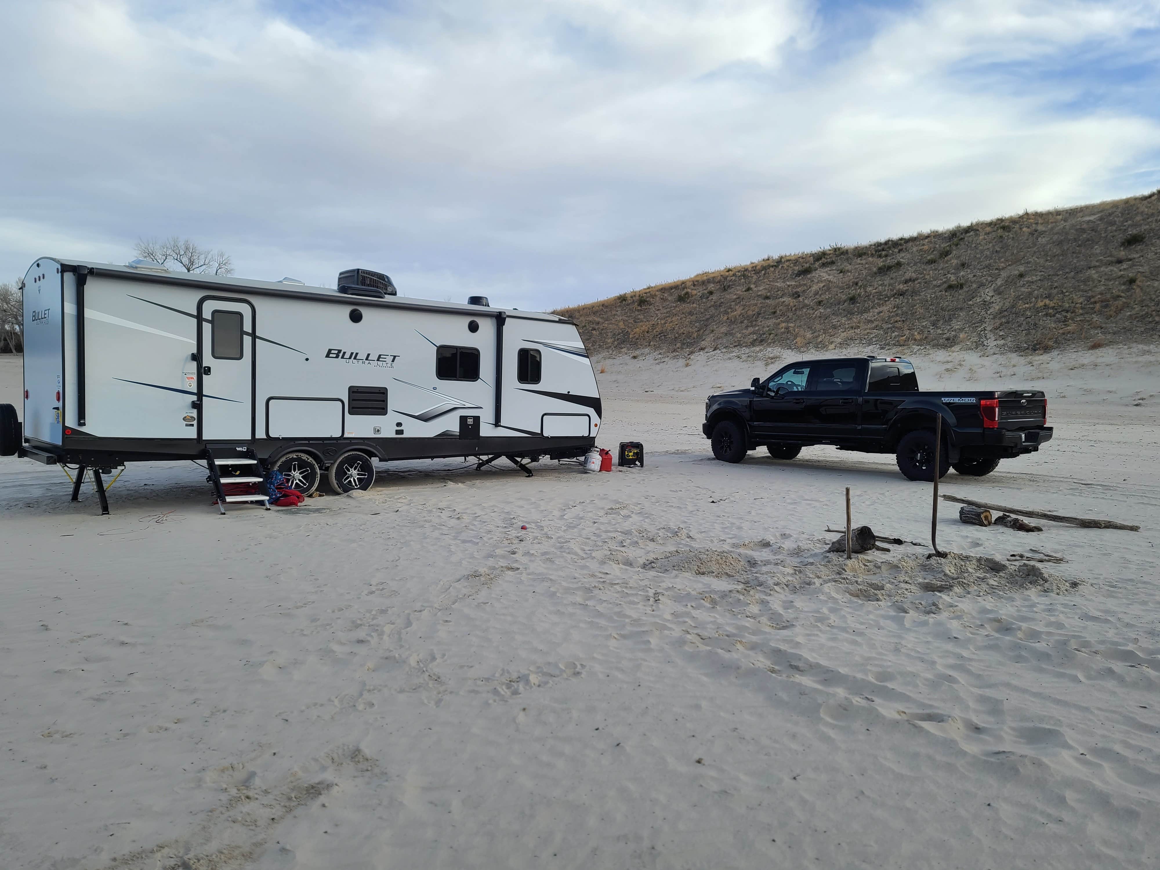 Camping near Otter Creek - Lake McConaughy SRA: Cedar View Campground — Lake McConaughy, Lewellen, Nebraska