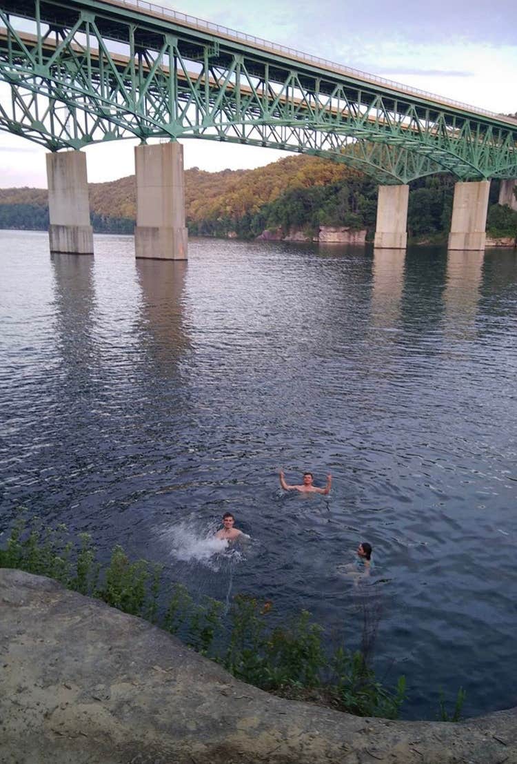 Camping near Summersville Lake Retreat & Lighthouse: Summersville Lake Shelters, Keslers Cross Lanes, West Virginia