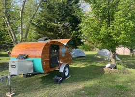 Rock Cabin Camping 