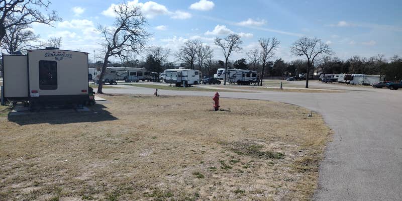 Camper submitted image from Giddings RV Park