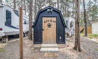 Camping near BeeWeaver Honey Farm & Wildflyer Mead Co: BetMar RV and Dry Camping, Cedar Creek, Texas