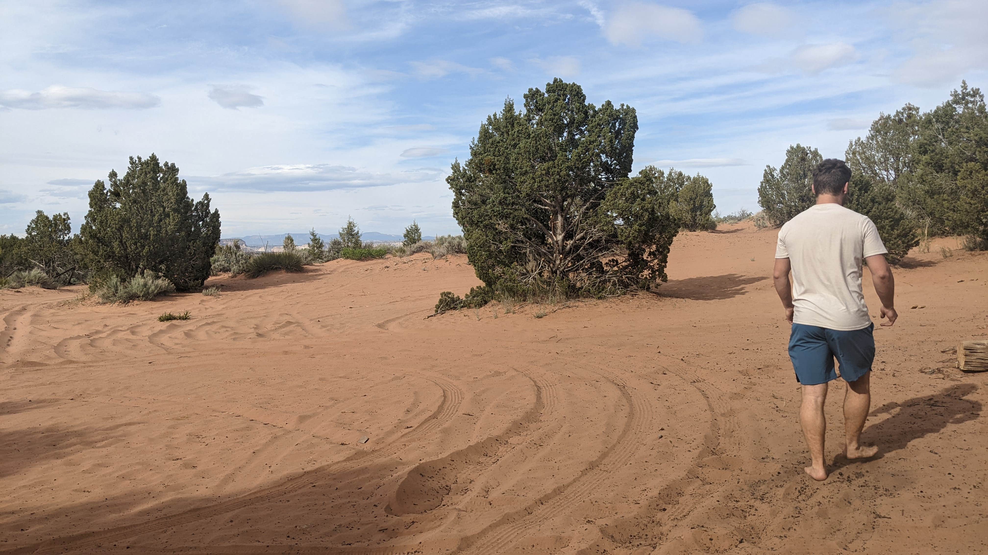 Camping near Moccasin Mountain Dinosaur Tracksite: Sand Springs Overnight Campground, Kanab, Utah