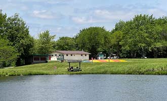 Camping near Sherwood Forest: Country Bend Campground, Litchfield, Illinois