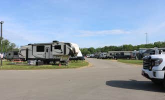 Camping near Blanding Landing: Frentress Lake Campground, Dubuque, Illinois