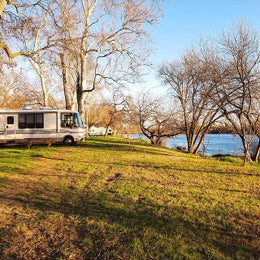 Campground Finder: Woodson Bridge Mobile Home & RV Park