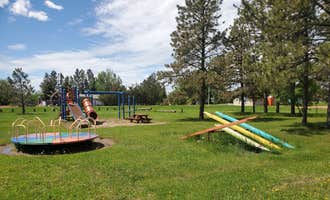 Camping near Bennett: Grassy Butte Community Park, Grassy Butte, North Dakota