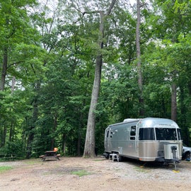 Site 335 without vehicle parked next to camper