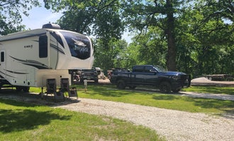 Camping near Upper Augusta Skunk River Access: Carthage City Park, Nauvoo, Illinois