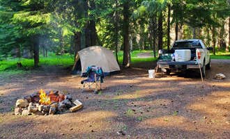 Camping near Forest Road 960 by Pacific Crest Trail PCT: Hamaker, Diamond Lake, Oregon
