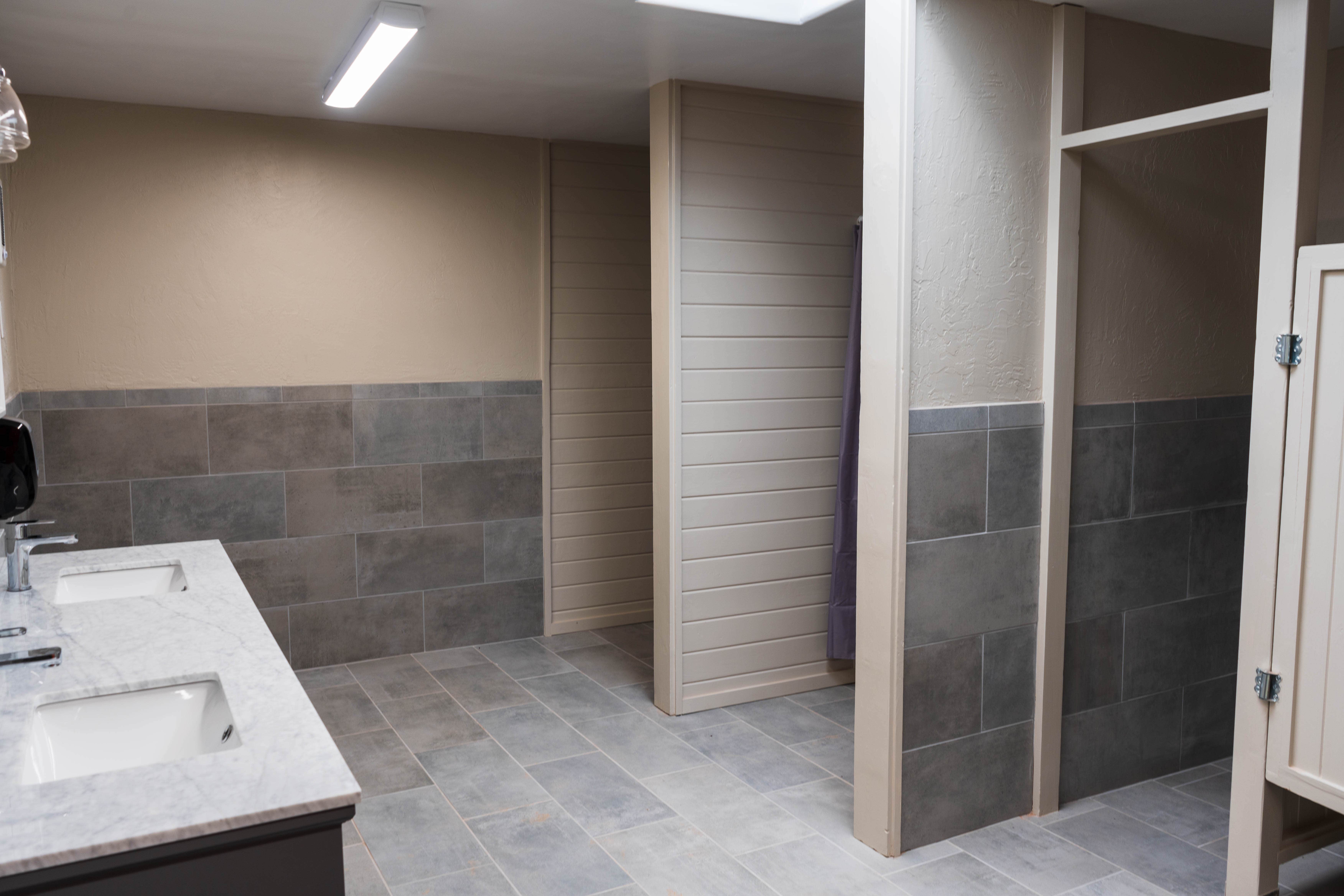 LUXX Lodge - Glamping & Taos RV Park