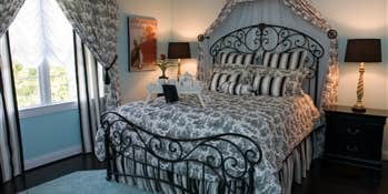 Camper submitted image from The Pillow and Paddock Bed & Breakfast