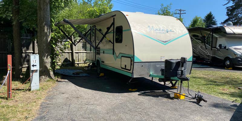 Camper submitted image from AA Royal Motel & Campground