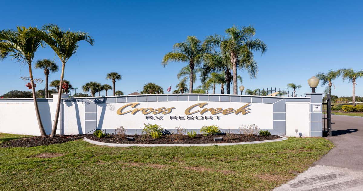 Cross Creek Country Club & RV Resort