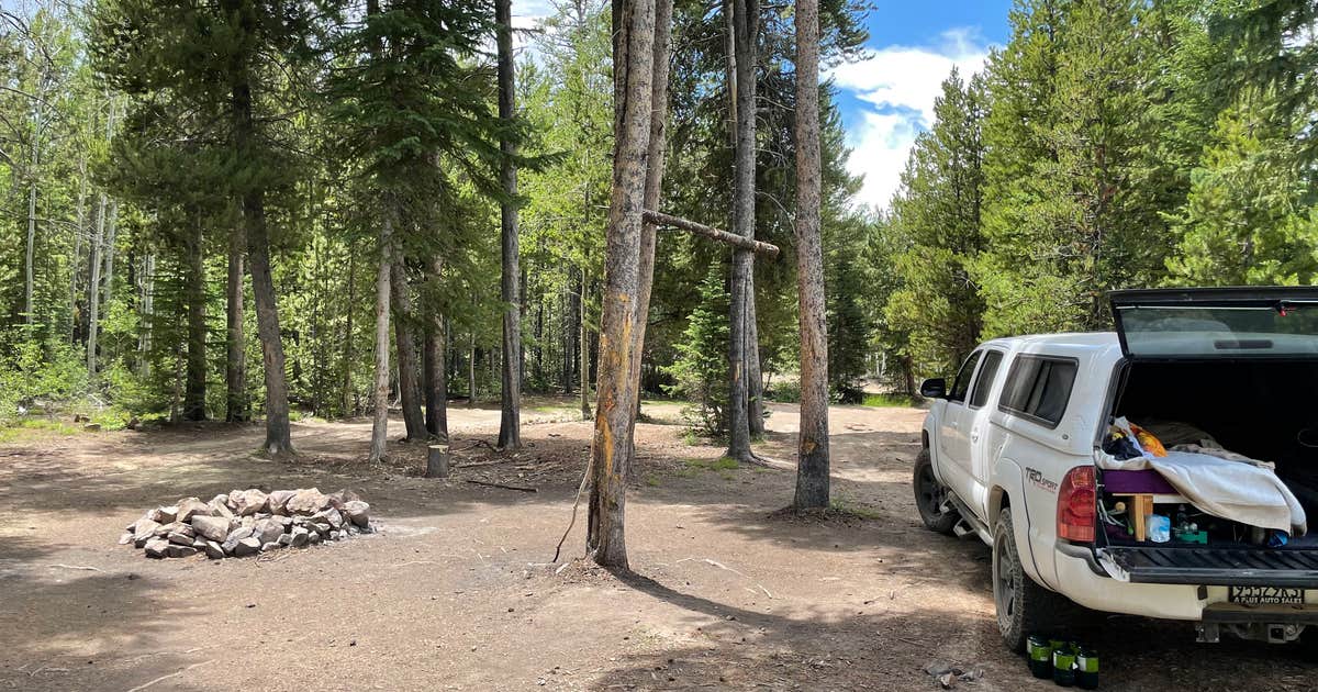 Yellowjacket Pass