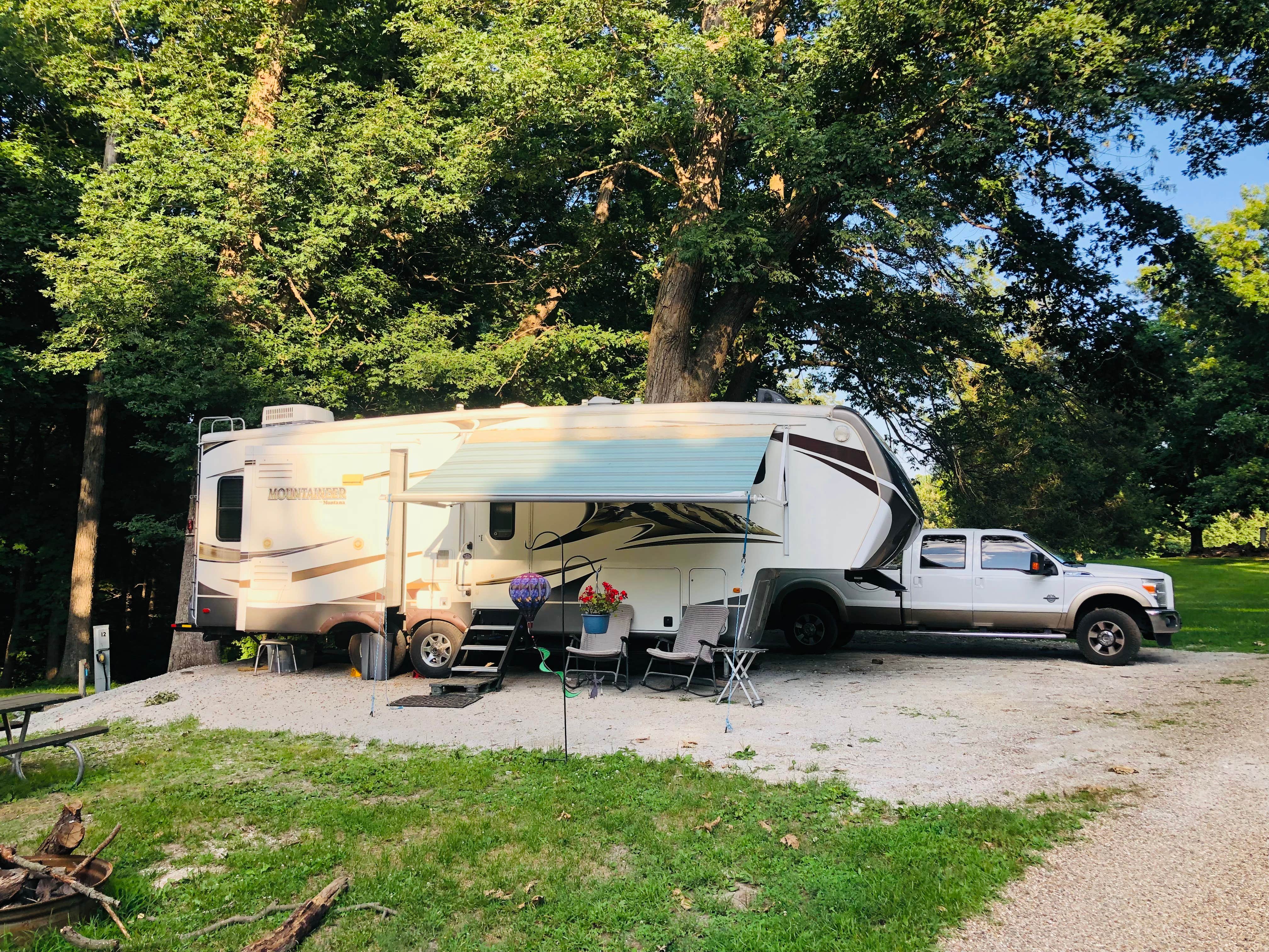 Camping near Spring Lake Park: Wildcat Springs Park, Alexandria, Illinois
