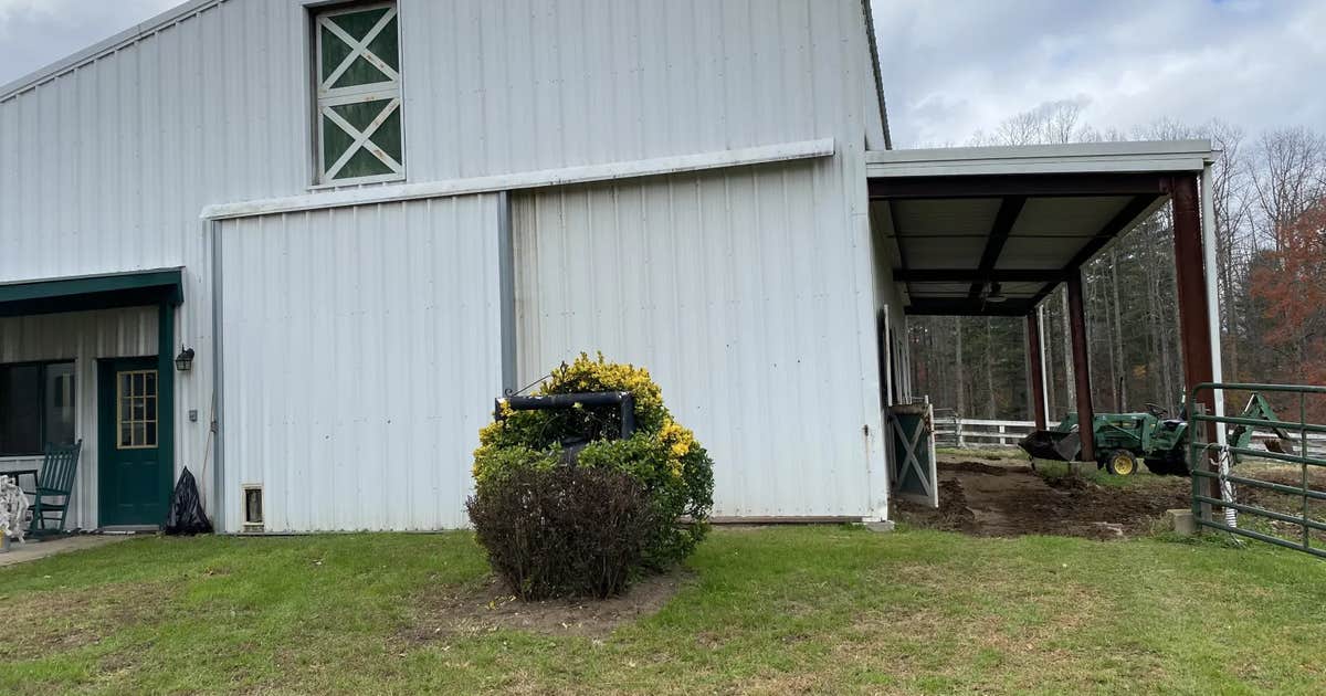 Laurel Park Stables