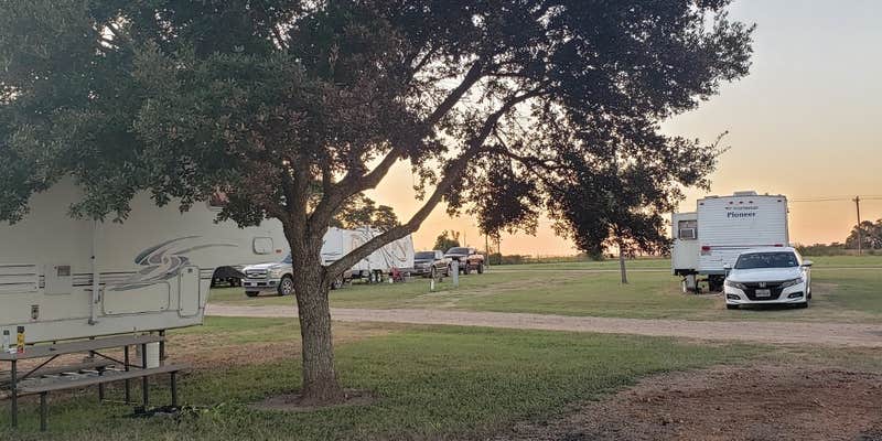 Camper submitted image from Flatonia RV Ranch