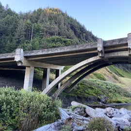 Hwy101 overpass on trail to beach