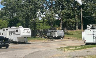 Camping near Tom Sawyer's RV Park: Elvis Presley Boulevard RV Park, Horn Lake, Tennessee