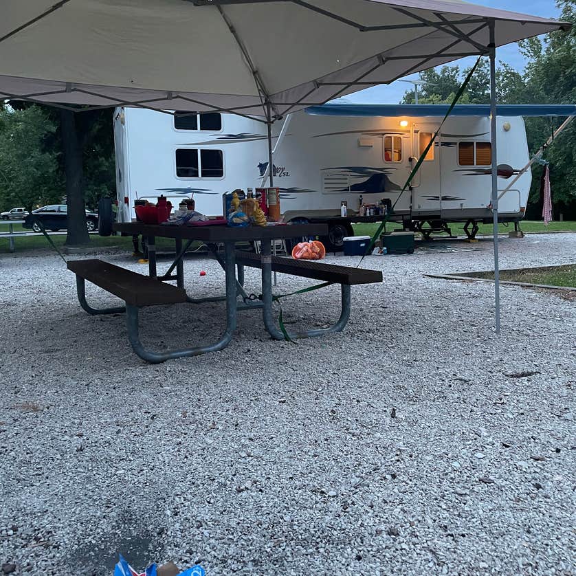 Coon Creek (IL) Camping | Shelbyville, IL