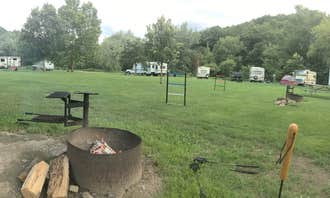 Camping near Rustic Barn Campground RV Park: Finleys Landing City Park, Cassville, Iowa