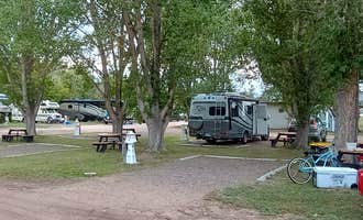 Camping near Middle Fork of The Powder River Campground: Francis E  Warren AFB, Lysite, Wyoming