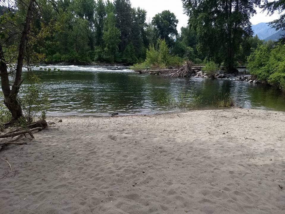 the Wenatchee River runs right by Leavenworth, which means this scenic view is only a couple of minute drive from the campsite.