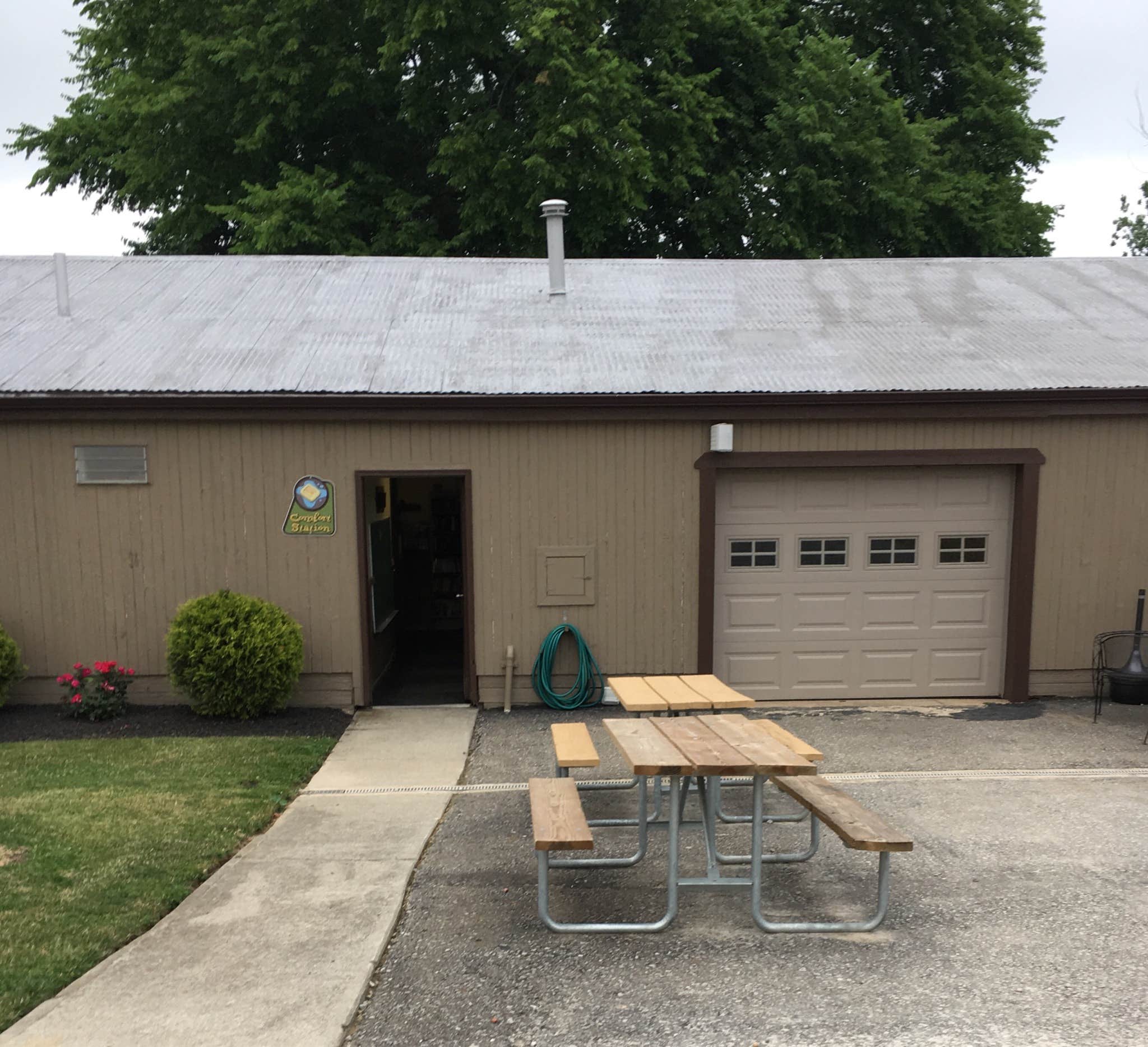 Camping near Findley State Park Campground: Cleveland/ Sudusky Jellystone Park, New London, Ohio