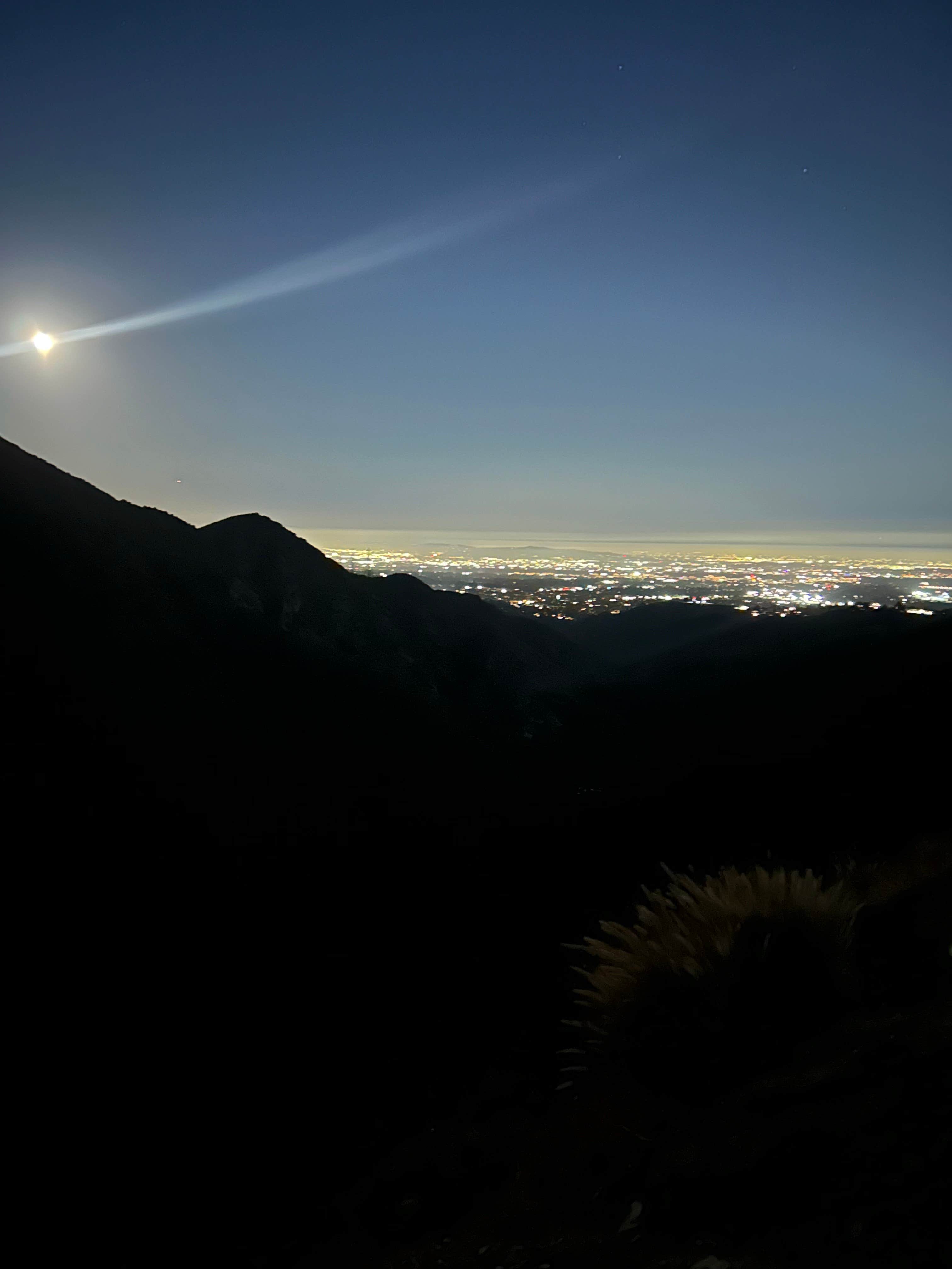 Camping near Rafael’s RV park: Angeles Crest Overlook to LA, La Cañada Flintridge, California
