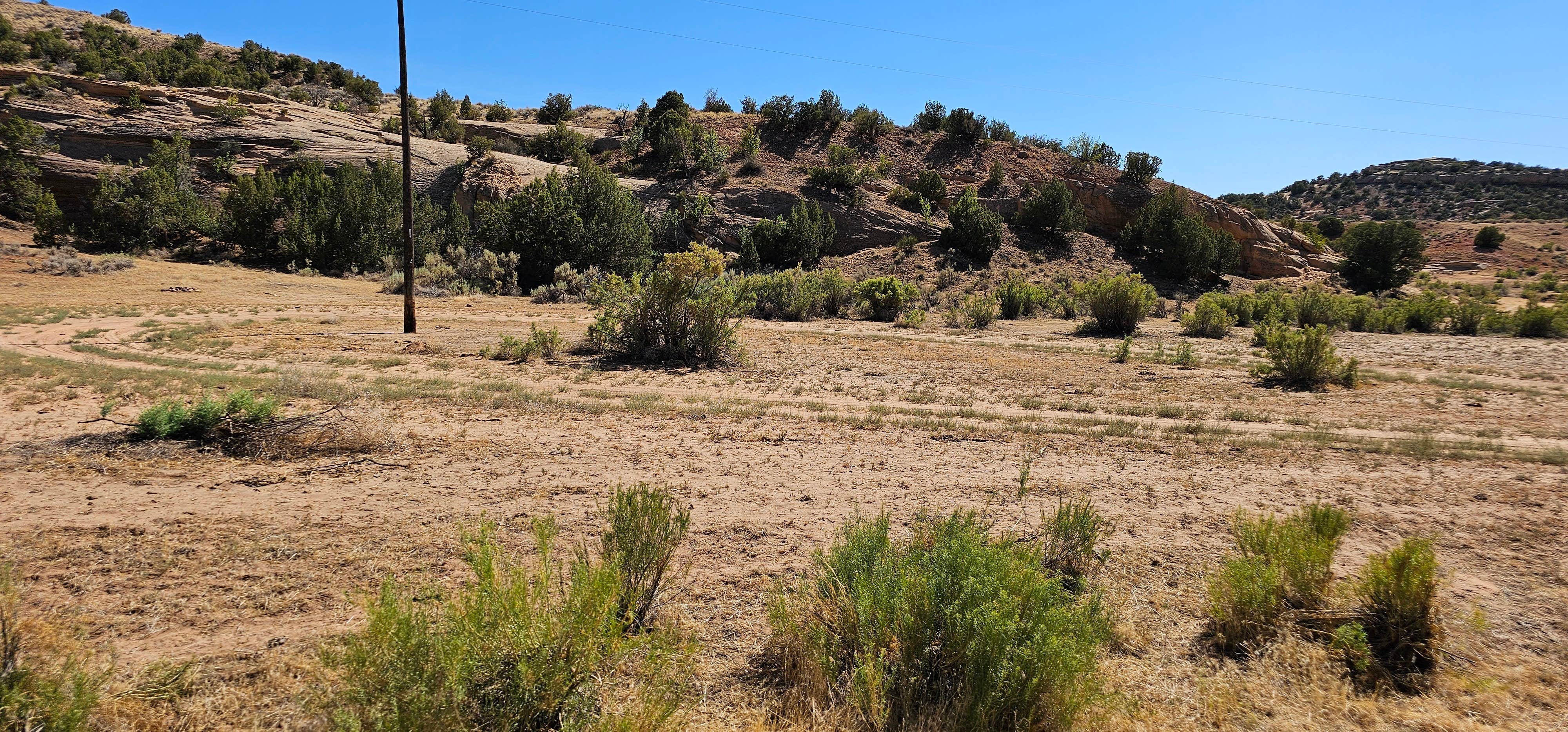 Camping near North of Dinosaur CR16 - Dispersed Site: BLM 17B Road Dispersed Overlander, Jensen, Utah