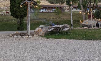 Camping near Ranchito Feliz: Bryce Pioneer Village RV Park, Tropic, Utah