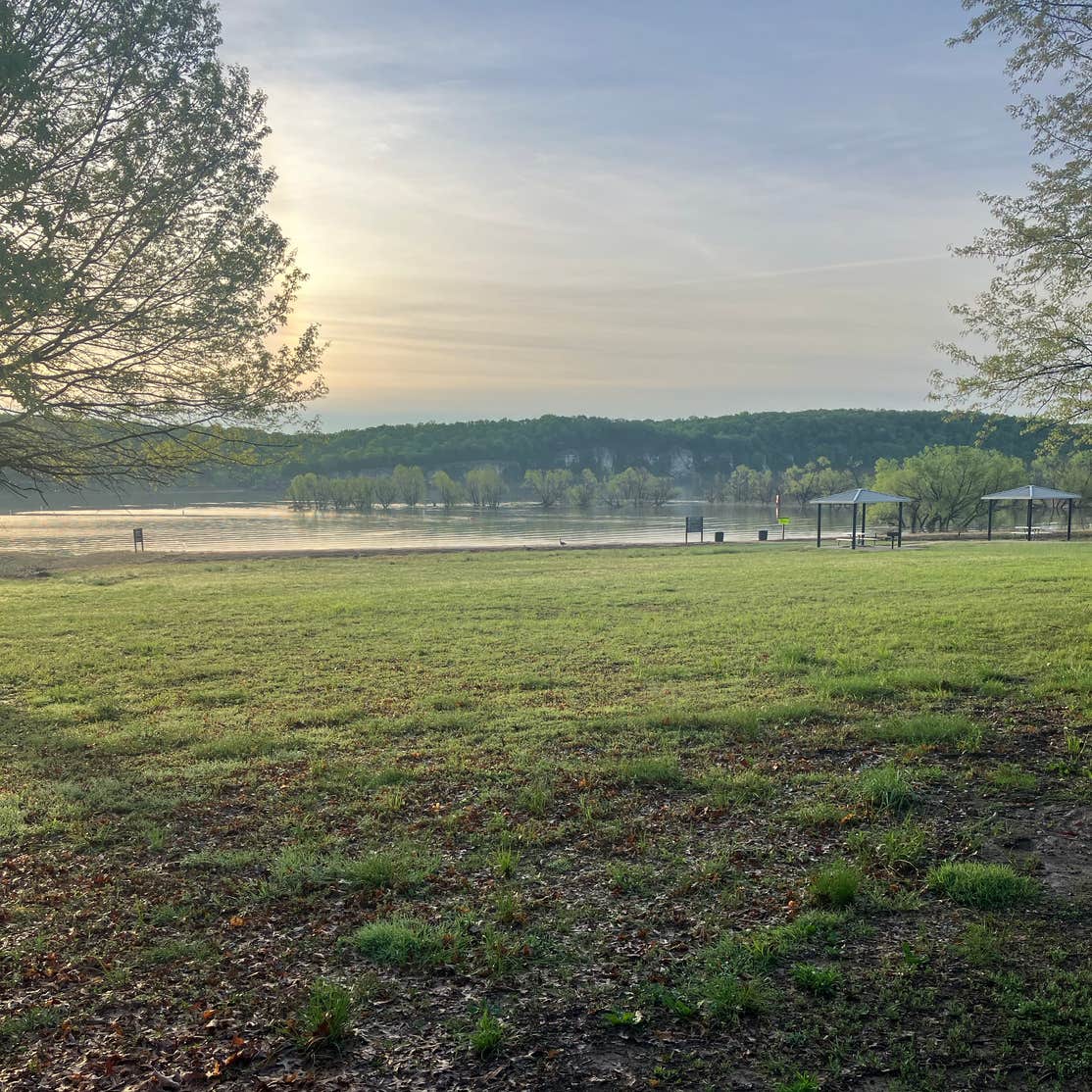 Bucksaw Camping Clinton, MO