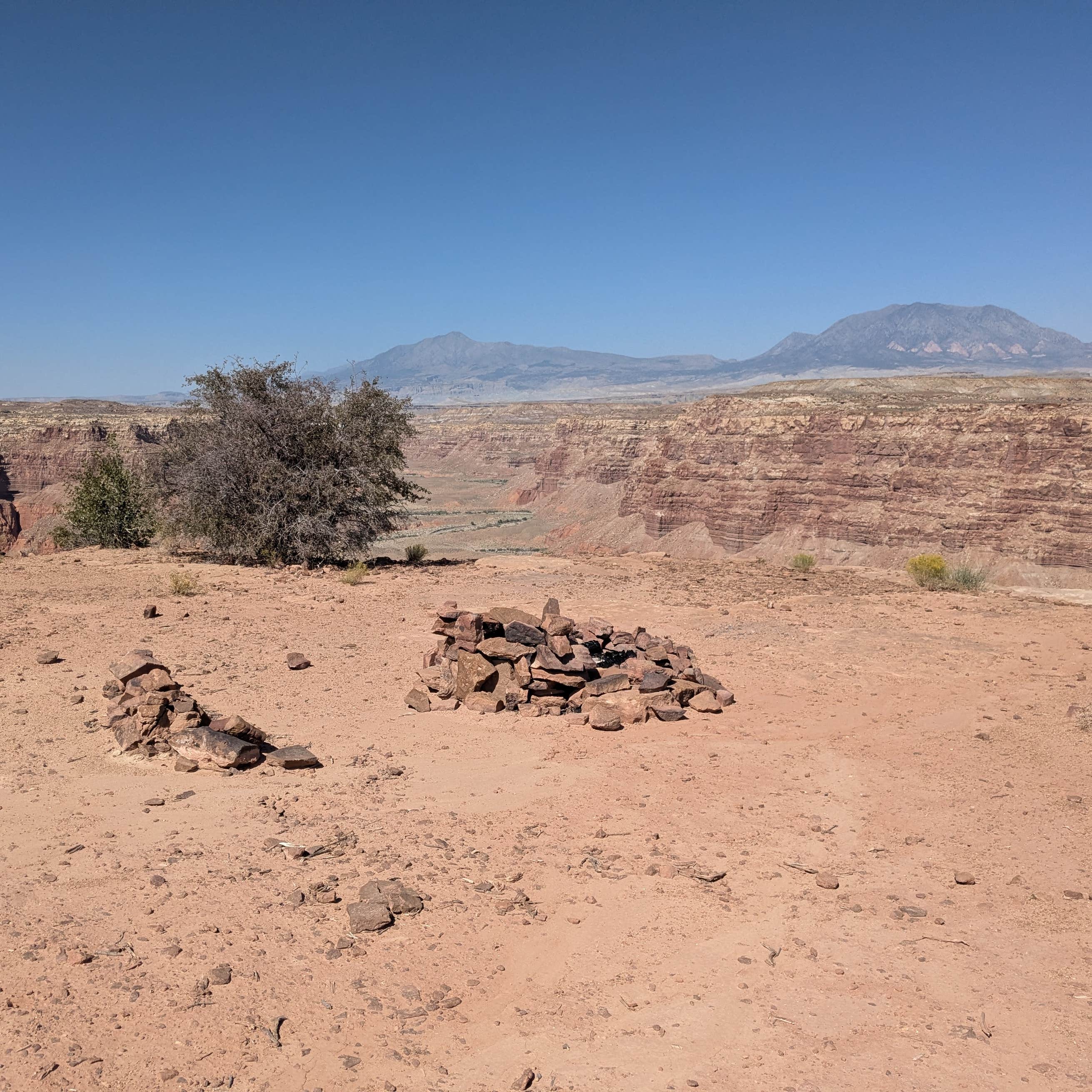 Bullfrog Canyon Overlook Camping | Eggnog, Utah