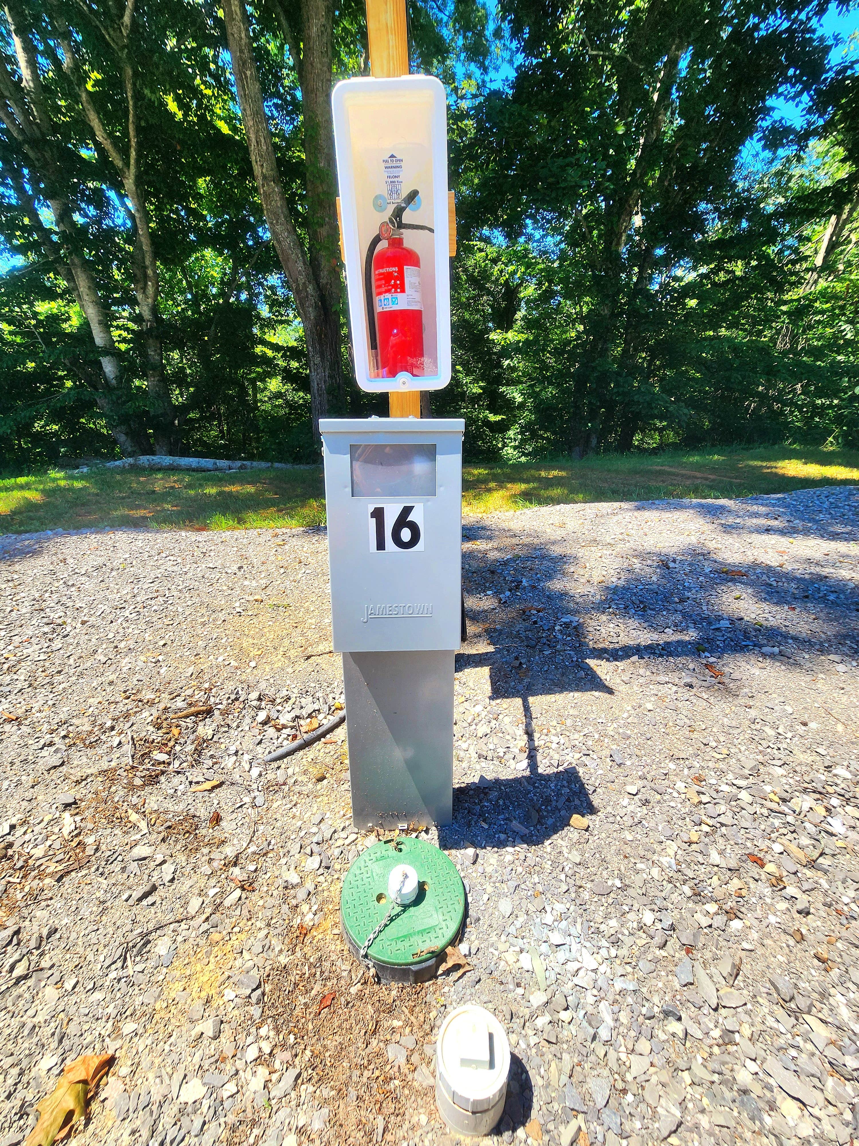 Camping near Bear Bluff Retreat above Center Hill Lake: Charles Creek Campground, McMinnville, Tennessee