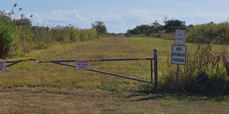 Camper submitted image from Indian Prairie Canal RA