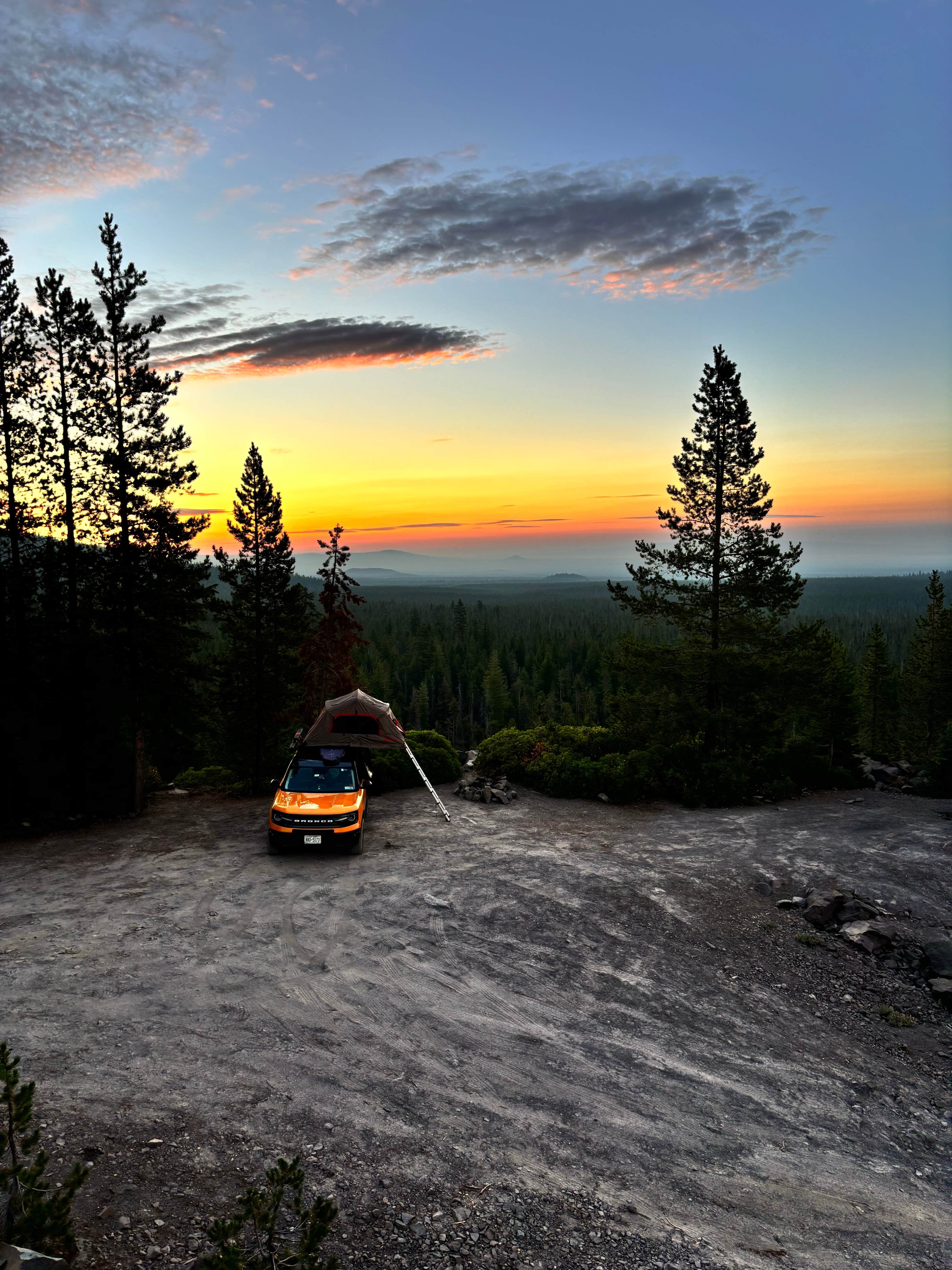 Forest Road 960 by Pacific Crest Trail PCT